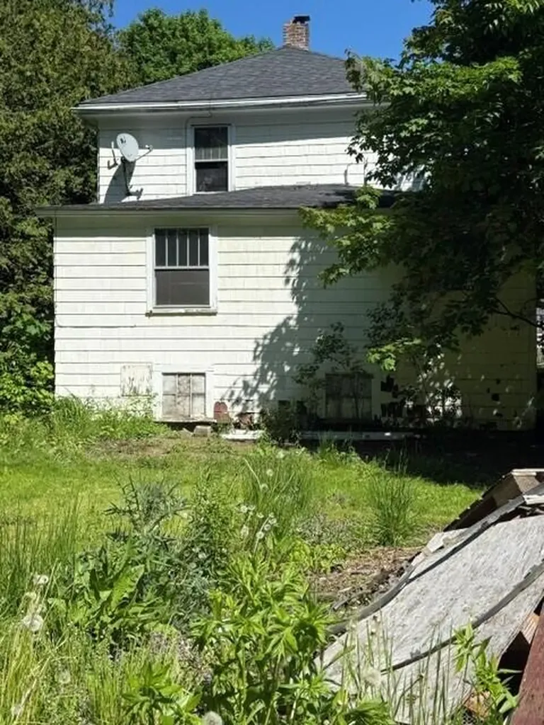 9 Winchester Street Fairfield ME 04937
