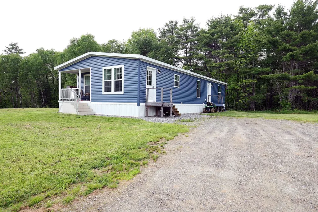 21 Rosie Lane Pittston ME 04345