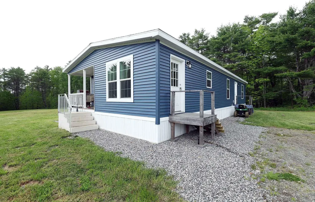 21 Rosie Lane Pittston ME 04345