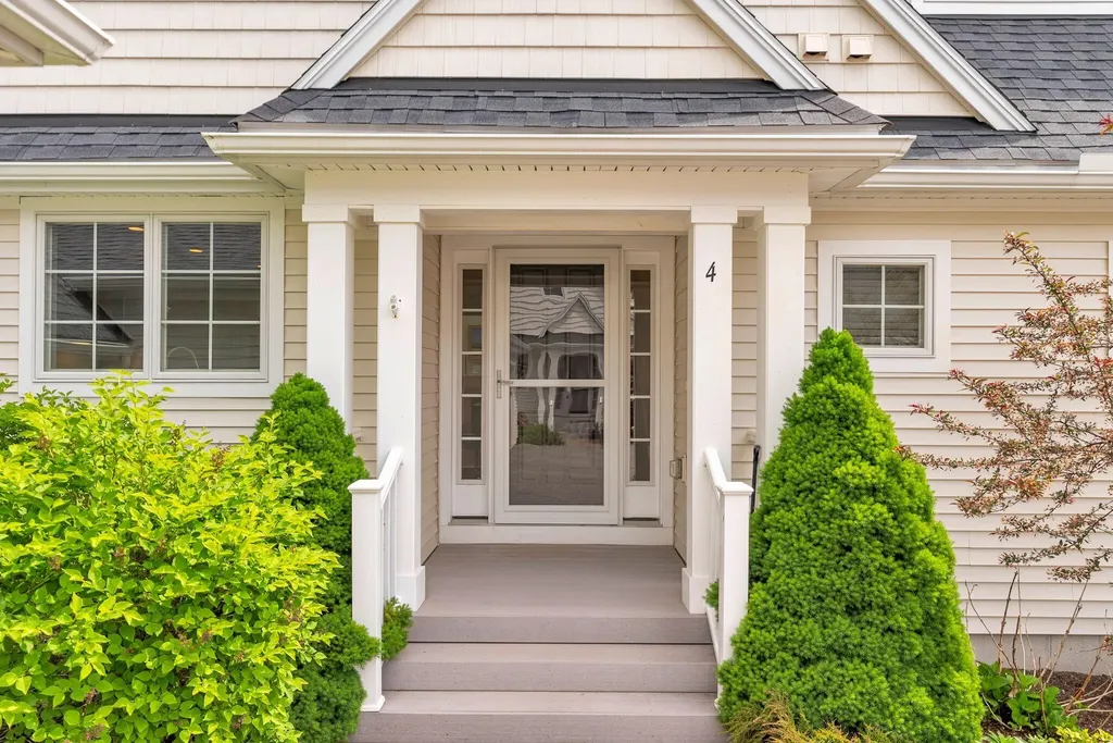 4 Ivy Way Brunswick ME 04011