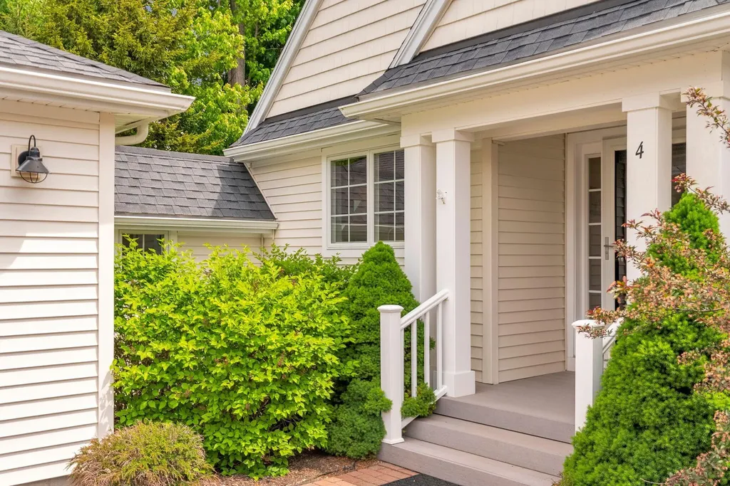 4 Ivy Way Brunswick ME 04011