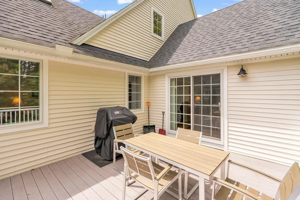 4 Ivy Way Brunswick ME 04011