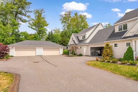 4 Ivy Way Brunswick ME 04011