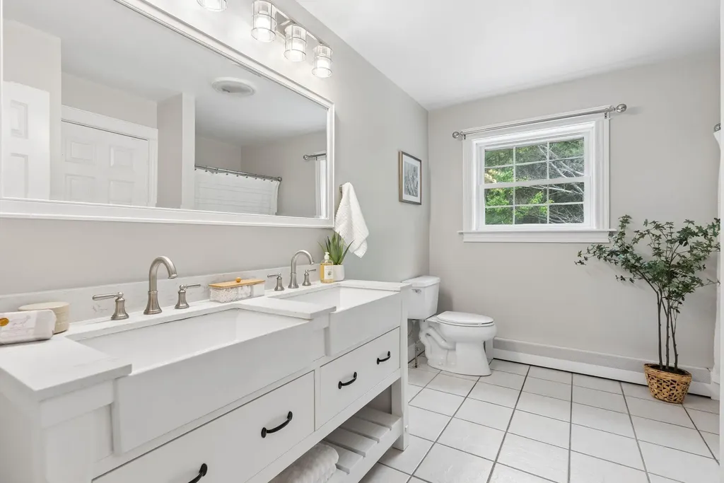 143 Falmouth Road Falmouth ME 04105