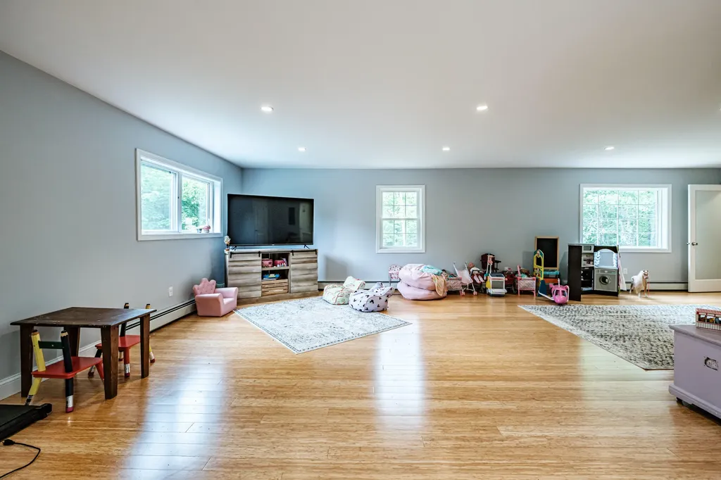 28 Robinson Hill Road Oxford ME 04270