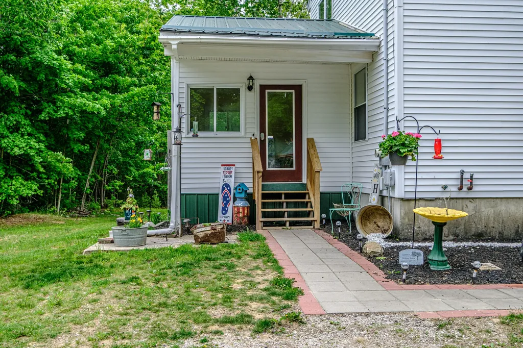 28 Robinson Hill Road Oxford ME 04270