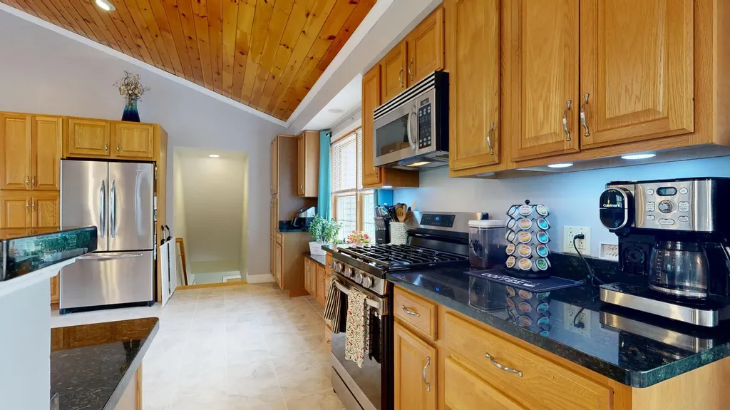 25 Sunrise Drive Paris ME 04281