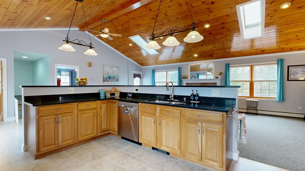25 Sunrise Drive Paris ME 04281