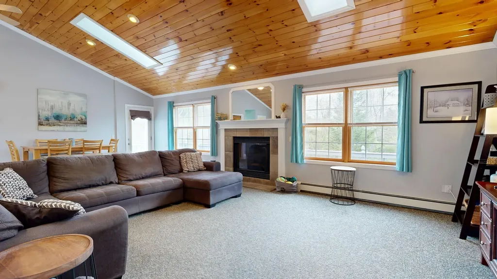25 Sunrise Drive Paris ME 04281