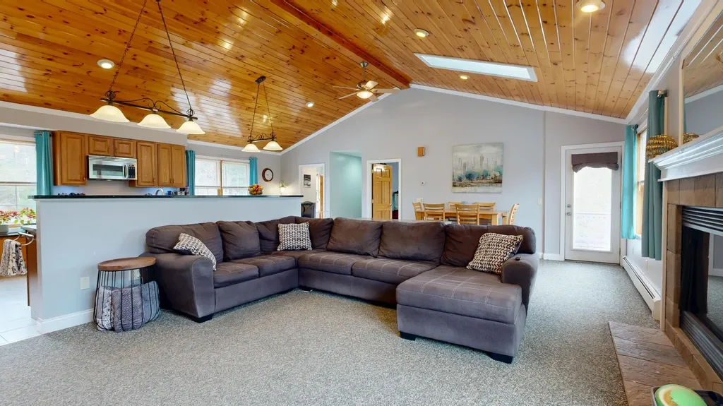 25 Sunrise Drive Paris ME 04281