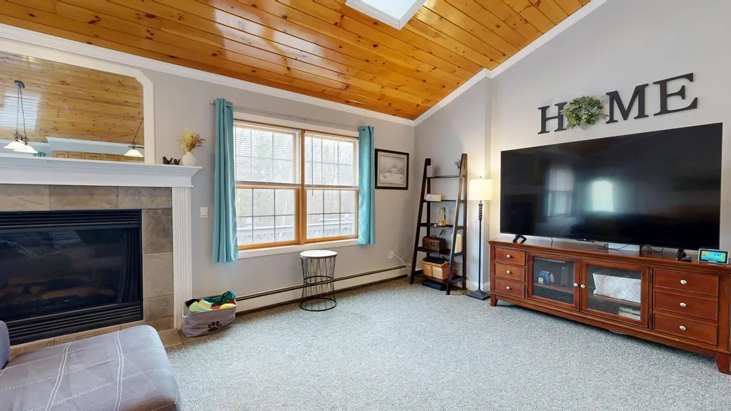 25 Sunrise Drive Paris ME 04281