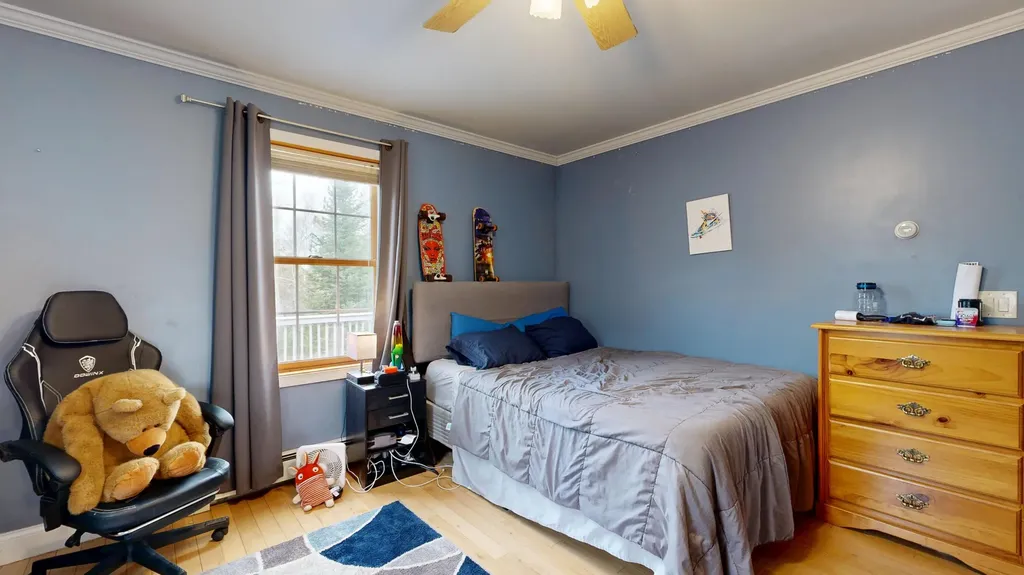 25 Sunrise Drive Paris ME 04281