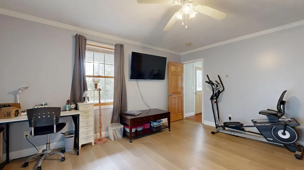 25 Sunrise Drive Paris ME 04281