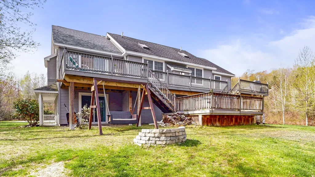 25 Sunrise Drive Paris ME 04281