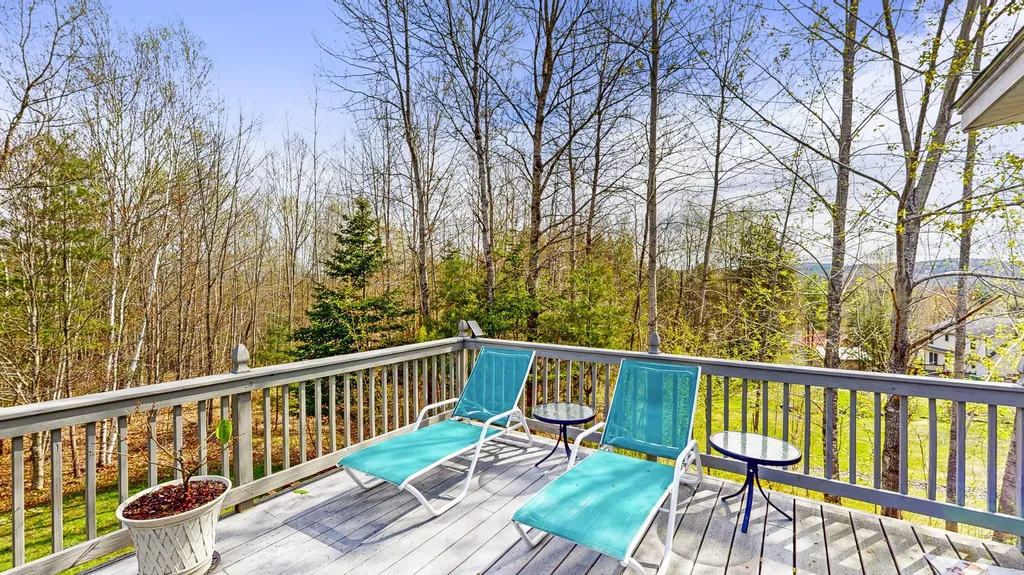25 Sunrise Drive Paris ME 04281