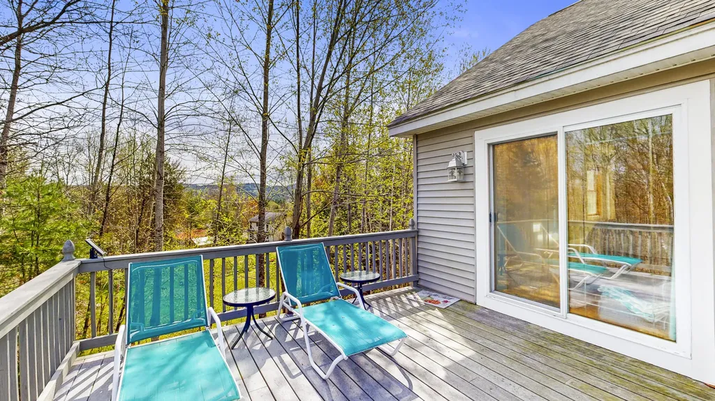 25 Sunrise Drive Paris ME 04281