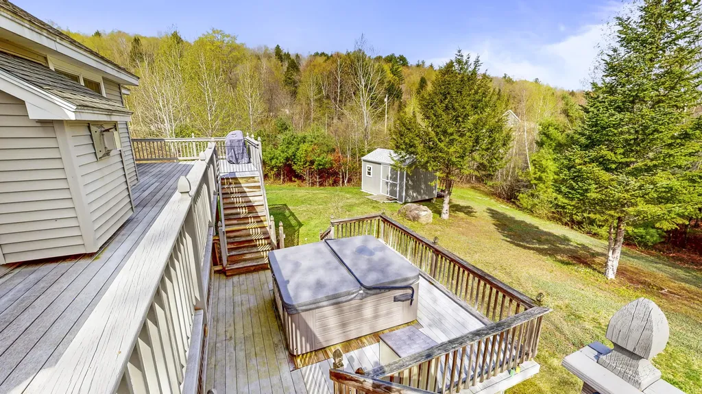 25 Sunrise Drive Paris ME 04281