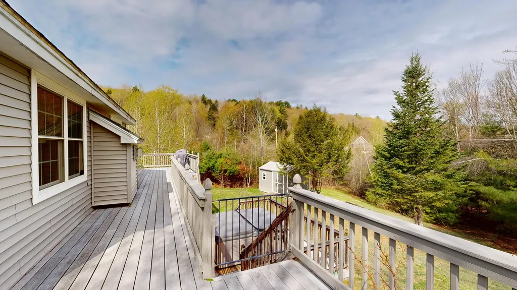 25 Sunrise Drive Paris ME 04281