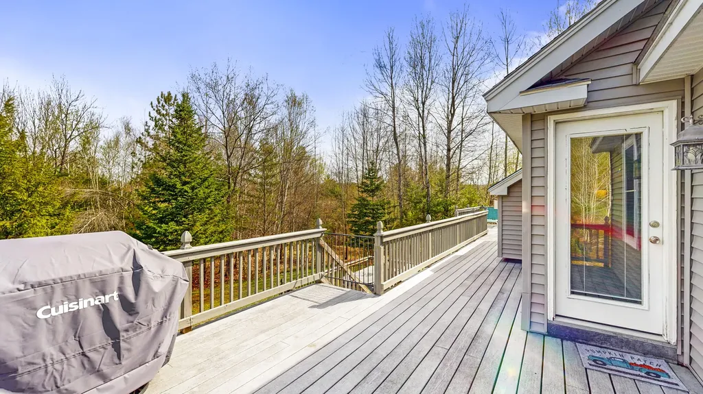 25 Sunrise Drive Paris ME 04281