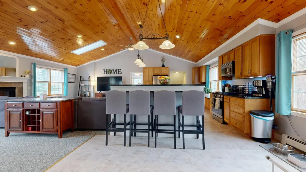 25 Sunrise Drive Paris ME 04281