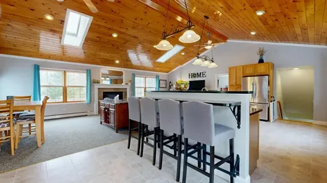 25 Sunrise Drive Paris ME 04281