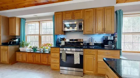 25 Sunrise Drive Paris ME 04281
