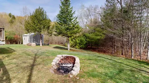 25 Sunrise Drive Paris ME 04281
