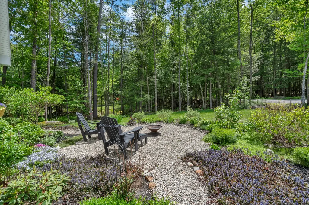 39 Holly Loop Bridgton ME 04009