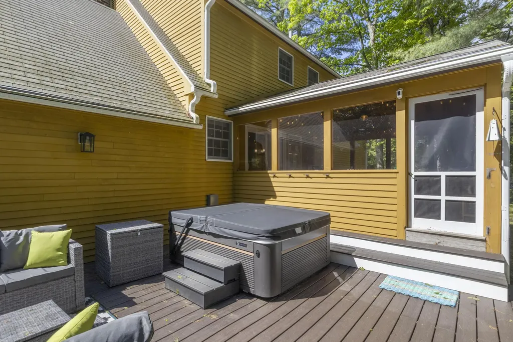 23 Meredith Drive Brunswick ME 04011