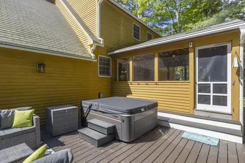 23 Meredith Drive Brunswick ME 04011