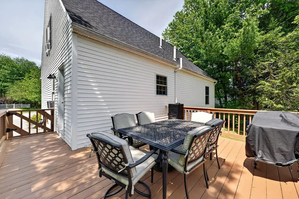 13 Crabtree Drive Topsham ME 04086