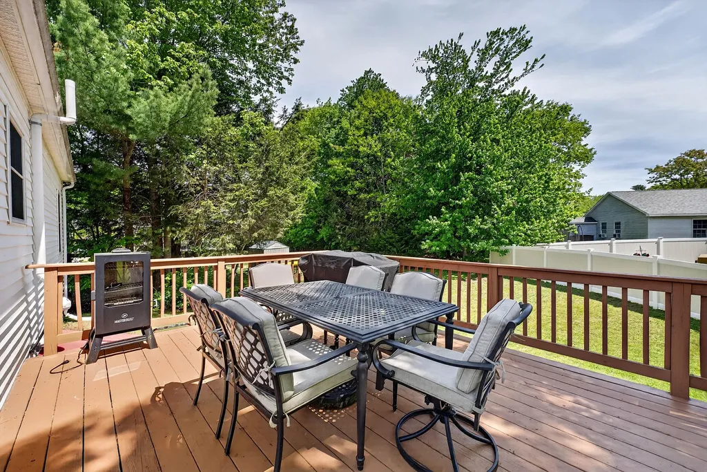 13 Crabtree Drive Topsham ME 04086