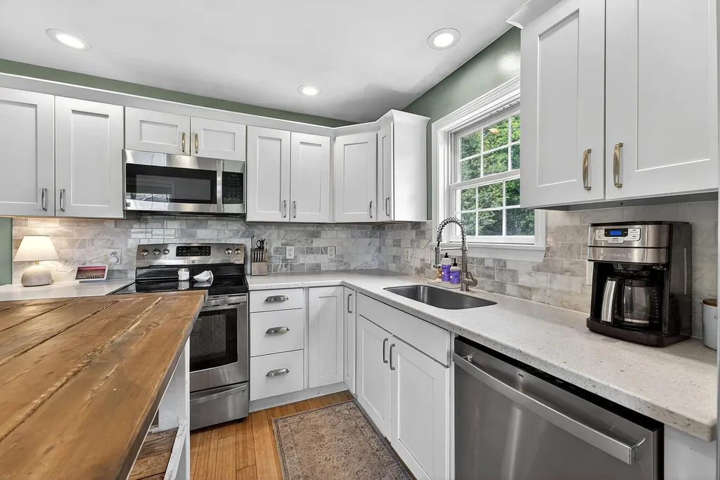 13 Crabtree Drive Topsham ME 04086