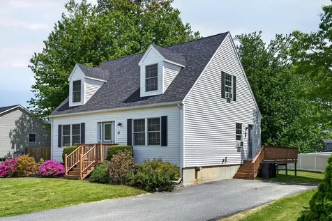 13 Crabtree Drive Topsham ME 04086