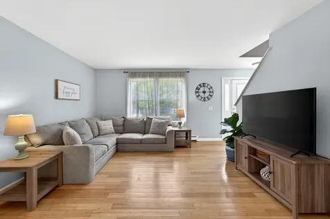 13 Crabtree Drive Topsham ME 04086