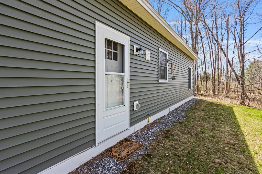 699 Beech Hill Road Auburn ME 04210