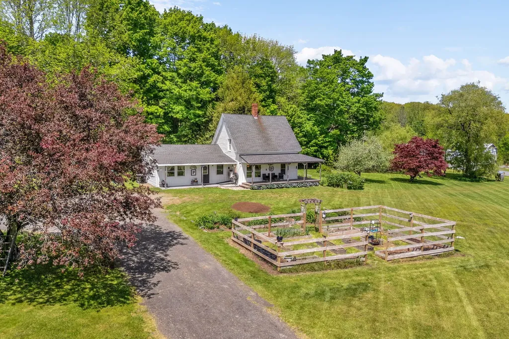 10 Highland Ridge Drive Hampden ME 04444