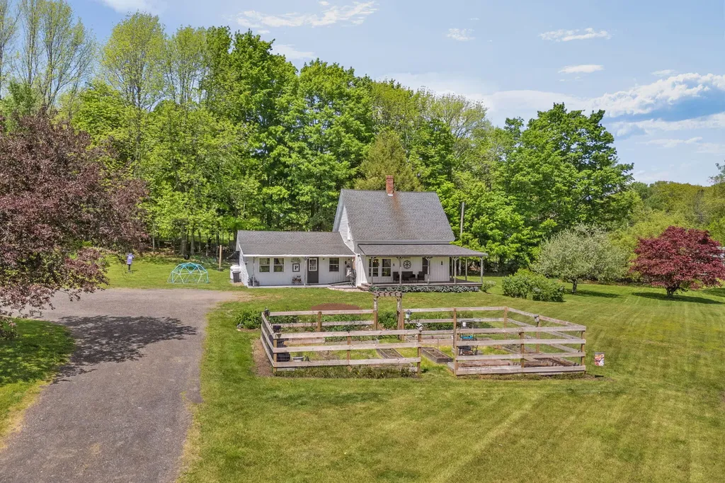 10 Highland Ridge Drive Hampden ME 04444