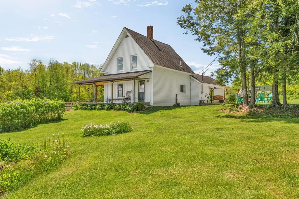 10 Highland Ridge Drive Hampden ME 04444