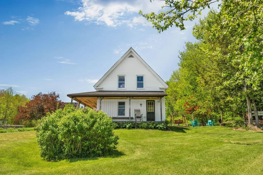 10 Highland Ridge Drive Hampden ME 04444
