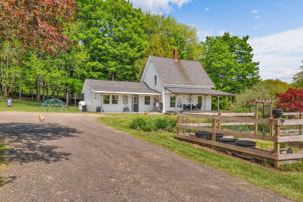 10 Highland Ridge Drive Hampden ME 04444