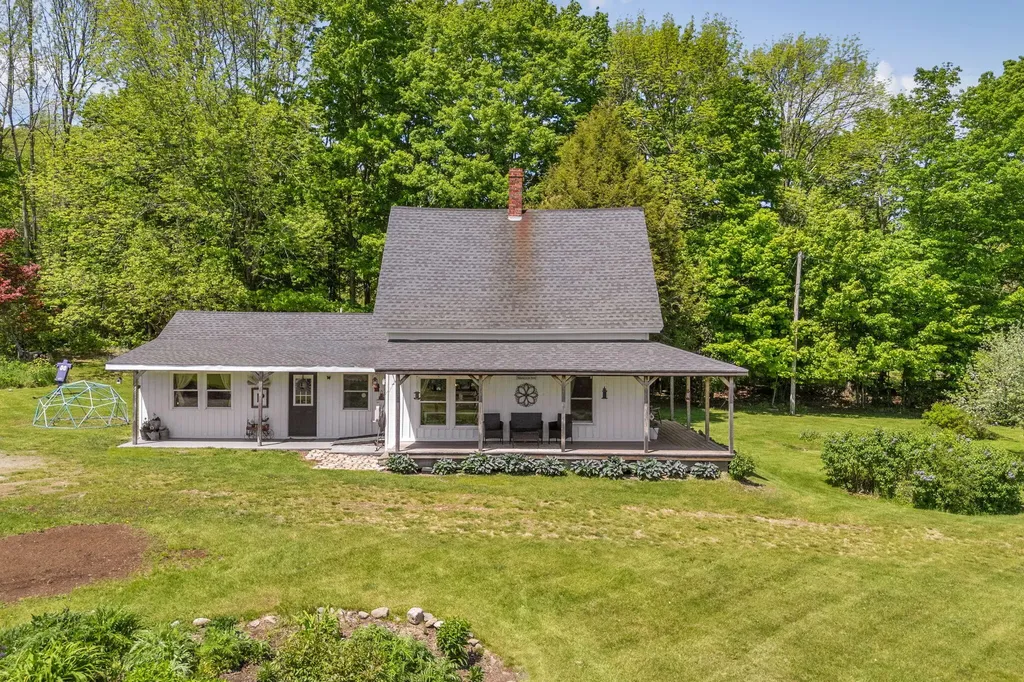 10 Highland Ridge Drive Hampden ME 04444