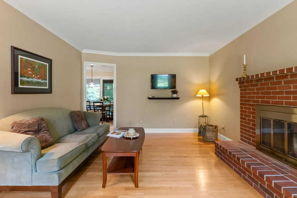 154 Applecrest Drive Yarmouth ME 04096