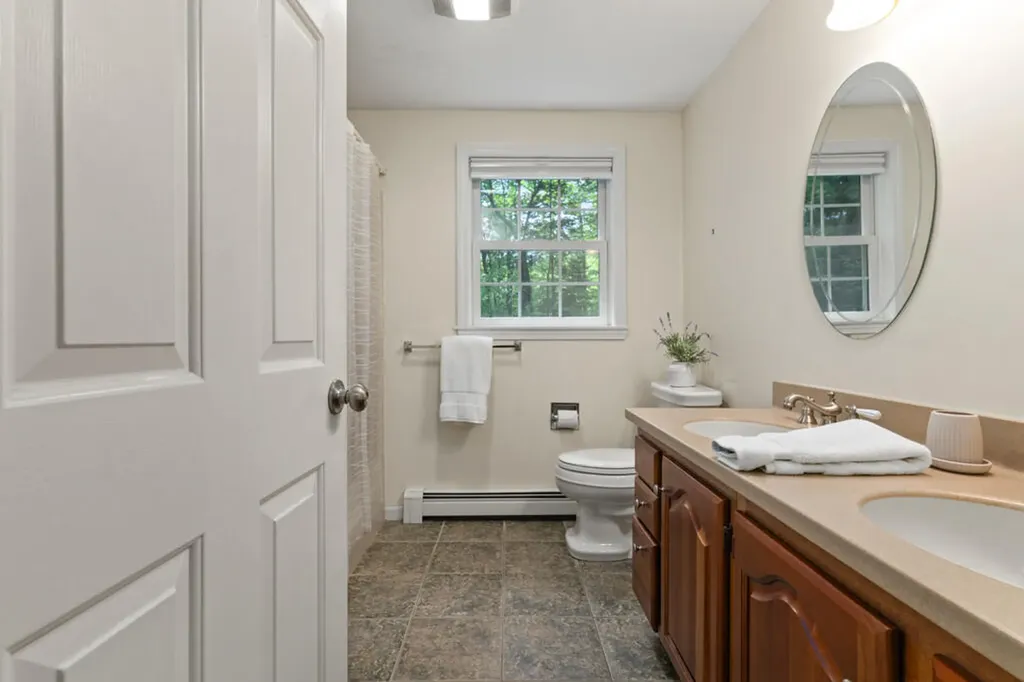 154 Applecrest Drive Yarmouth ME 04096