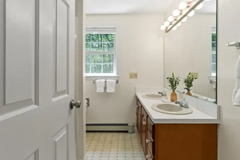154 Applecrest Drive Yarmouth ME 04096