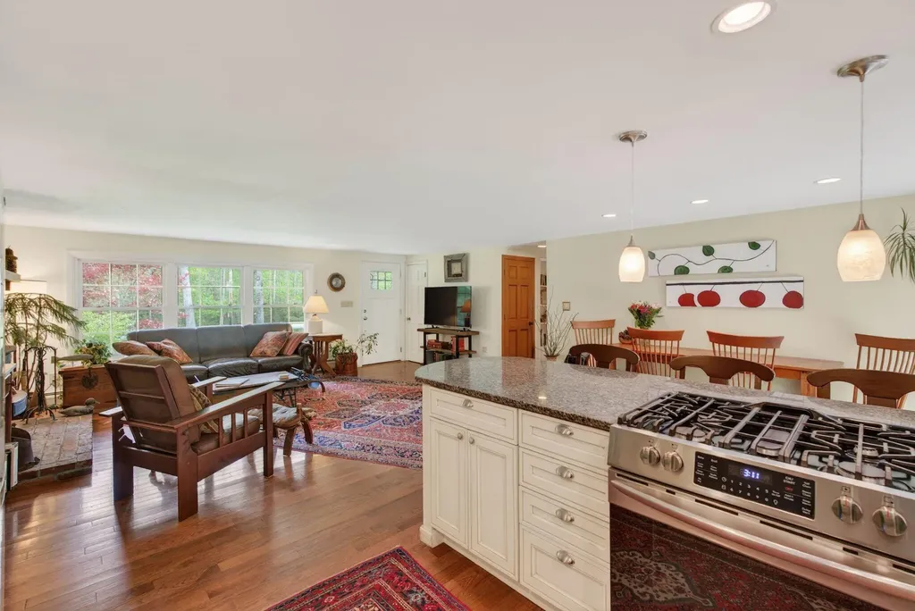 302 Foreside Road Topsham ME 04086
