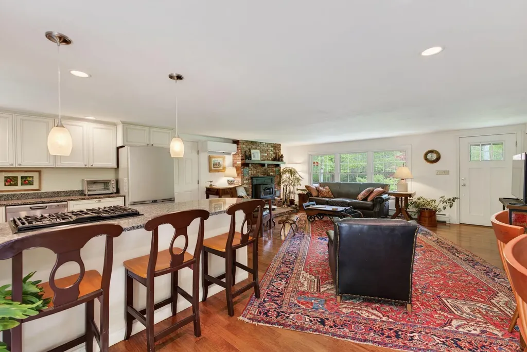 302 Foreside Road Topsham ME 04086