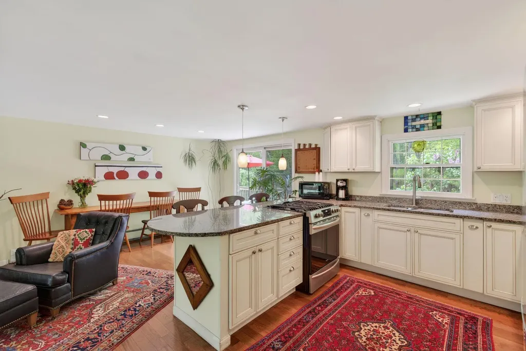 302 Foreside Road Topsham ME 04086