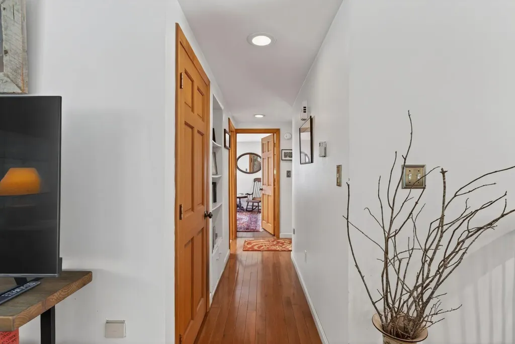302 Foreside Road Topsham ME 04086