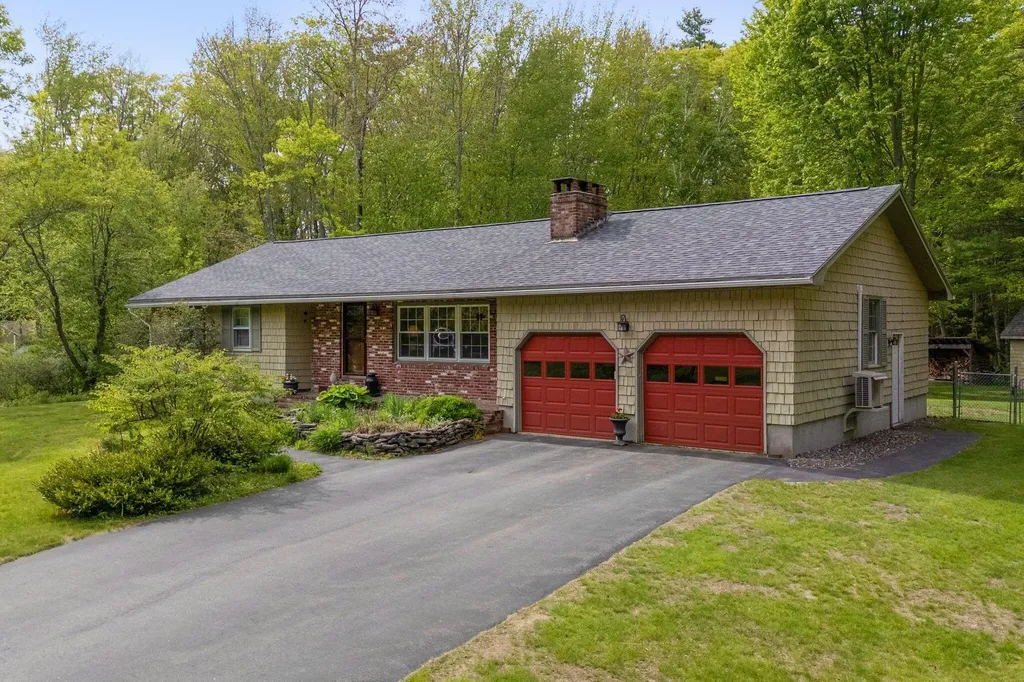 302 Foreside Road Topsham ME 04086